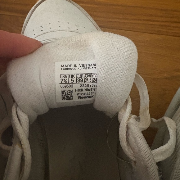 White Reebok shoes - Picture 4 of 4